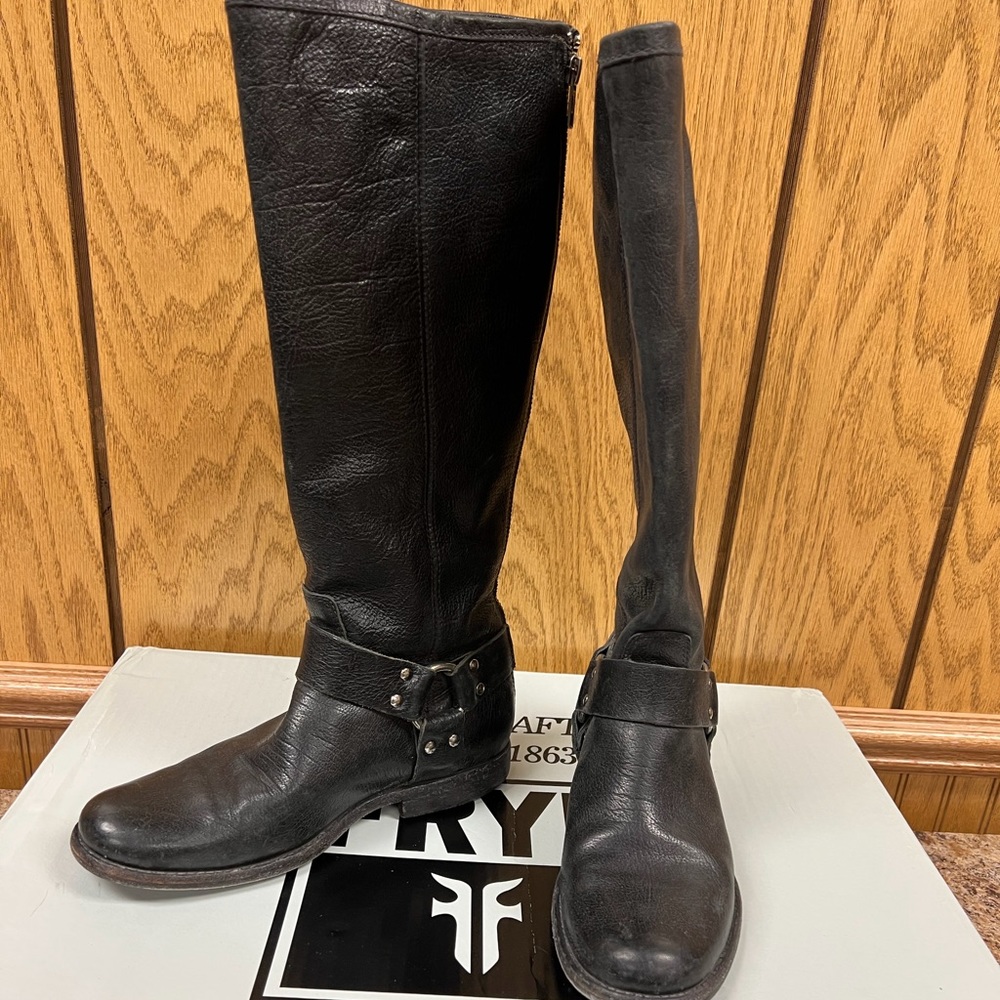 Frye Philip Harness Tall 6.5